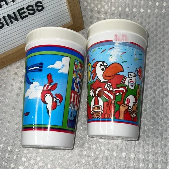 Lot Of 2 Kentucky Fried Chicken Plastic Cup  THE COLONEL'S COOLER Football/swim. - Picture 2 of 4